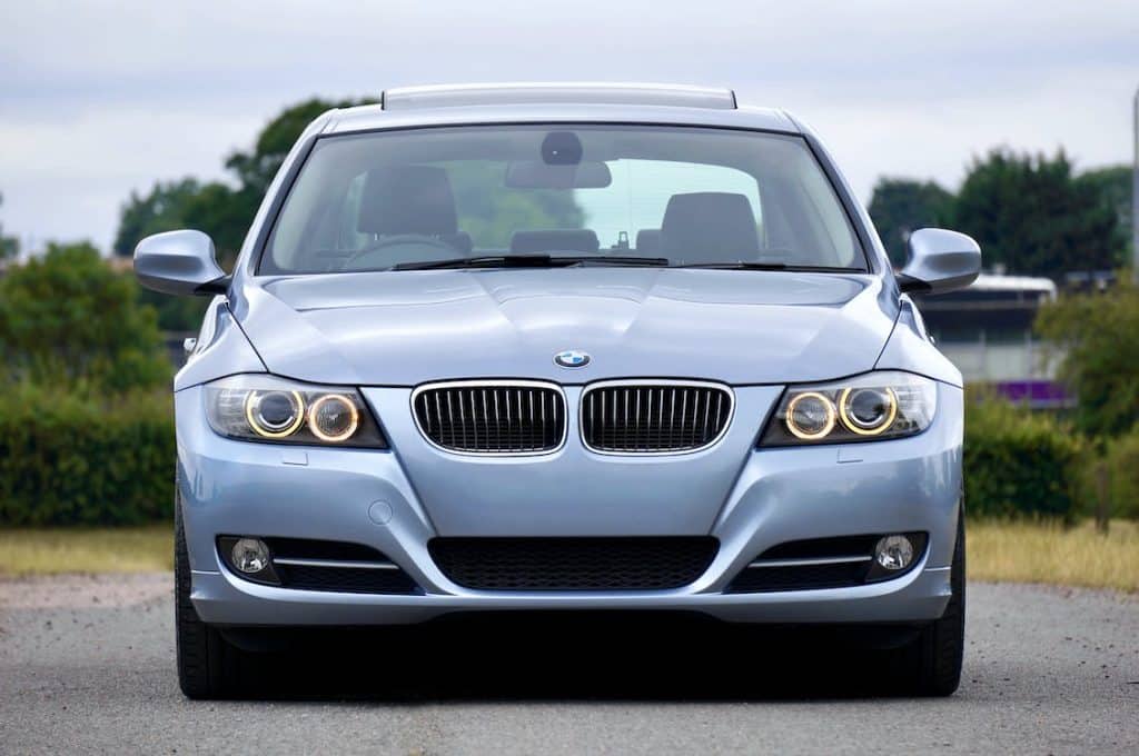Read more about the article Premium Auto Glass: Investing in Quality and Reliability