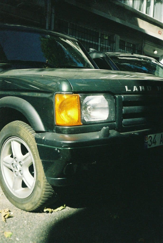Read more about the article Emergency Auto Glass Services: On-the-Spot Solutions